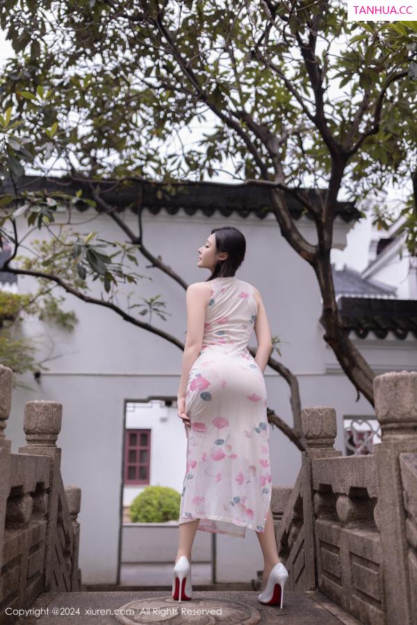 逗逗DouDou  [XiuRen]高清写真图 2024.08.29 No.9087 小逗逗 丝袜美腿第12张图片